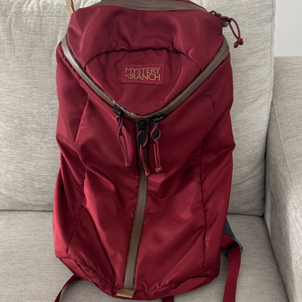 MYSTERY RANCH Burgundy Urban Assault Backpack